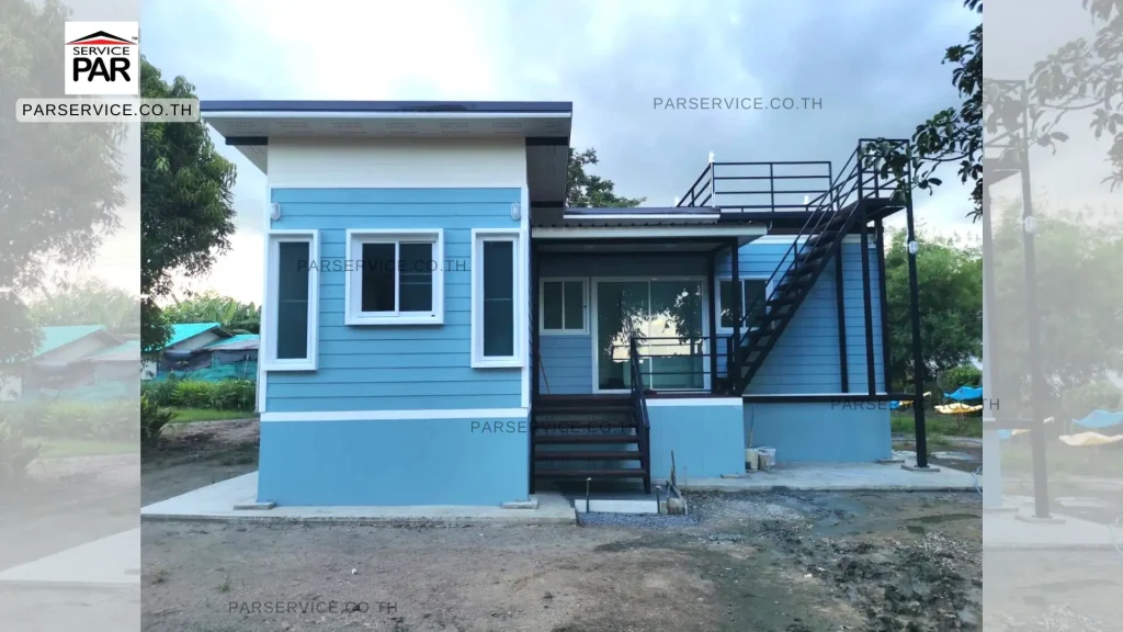 หน้าบ้านน็อคดาวน์โมเดิร์นสีฟ้า-ขาว มีดาดฟ้า