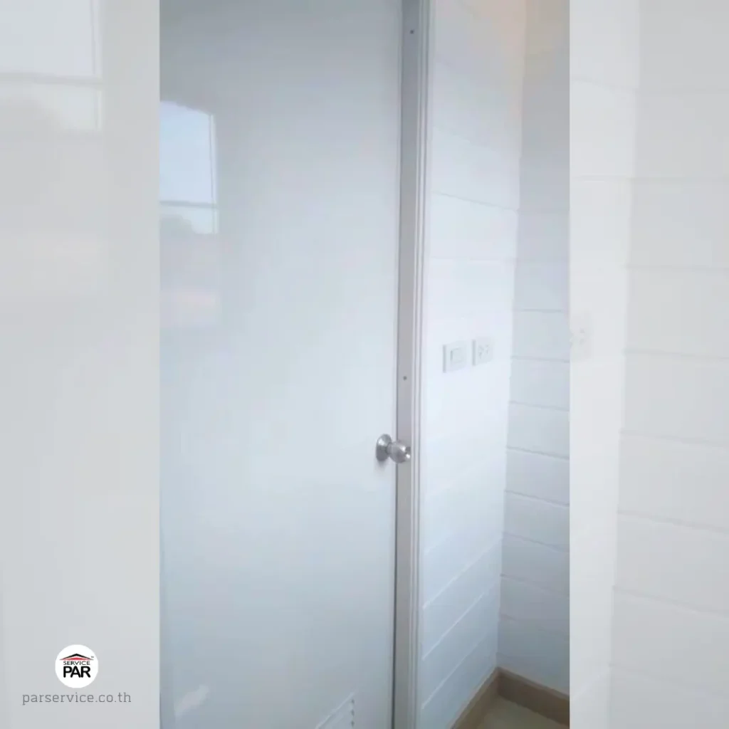 หน้าประตูห้องน้ำในห้องนอน 1